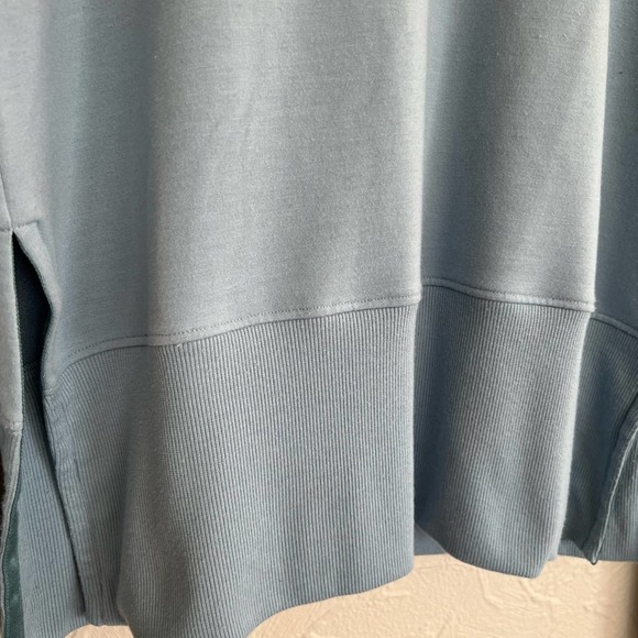 WOMENS LONGSLEEVE THRIVE SOCIÉTÉ BABY BLUE ATHLEISURE SHIRT SIZE XS NICE QUALITY - Picture 6 of 7